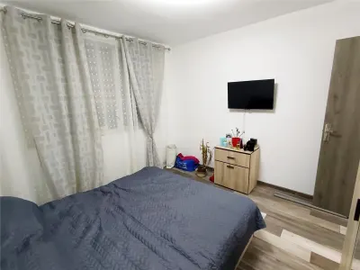 2-Bedroom Apartment, Central Moldova Nouă, Near Market & School - foto 6