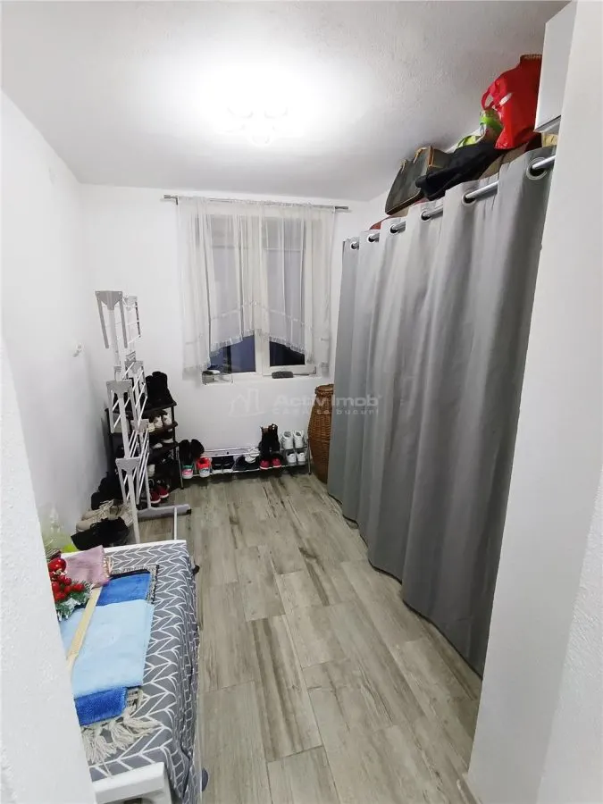 2-Bedroom Apartment, Central Moldova Nouă, Near Market & School - foto 8
