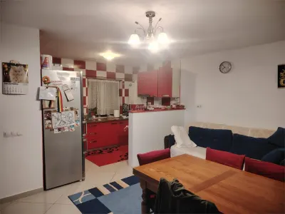 Casa, cocheta, situata pe o strada linistita, la 10 km de Ploiesti - foto 4