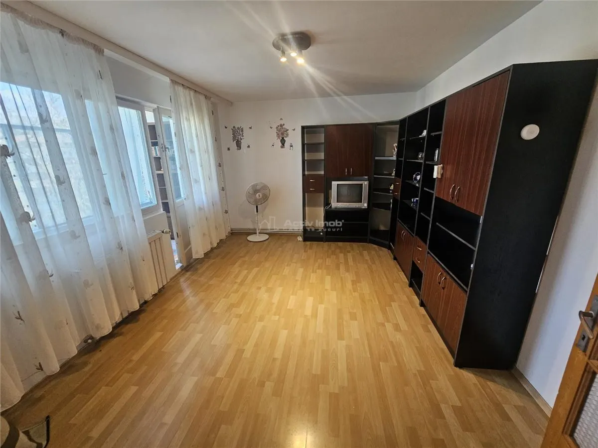 Resita, 3-Bedroom Split-Layout Apartment, Furnished & Equipped, Micro 2 - foto 3