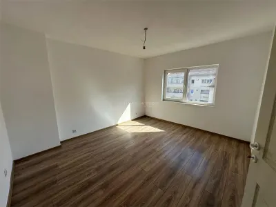 Resita, 3-Bedroom Apartment, Comfort Grade 1, Separated Layout, Central - foto 2