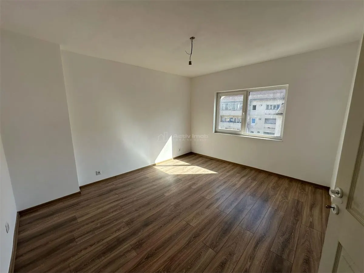 Resita, 3-Bedroom Apartment, Comfort Grade 1, Separated Layout, Central - foto 2