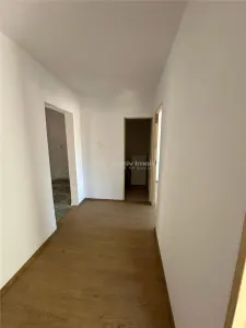 Resita, 3-Bedroom Apartment, Comfort Grade 1, Separated Layout, Central - foto 12
