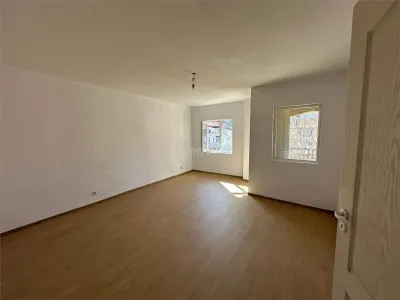 Resita, 3-Bedroom Apartment, Comfort Grade 1, Separated Layout, Central - foto 13