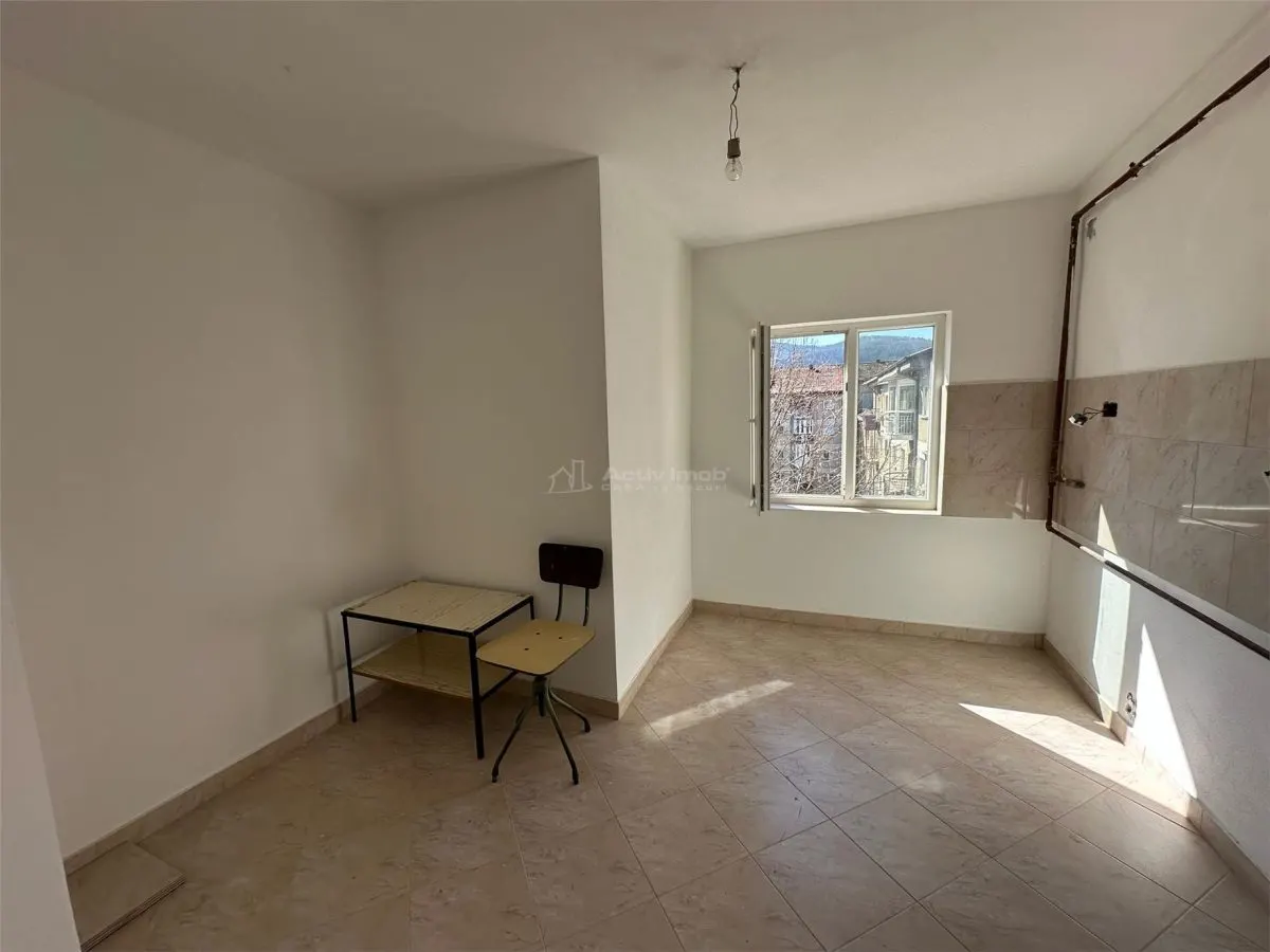 Resita, 3-Bedroom Apartment, Comfort Grade 1, Separated Layout, Central - foto 5