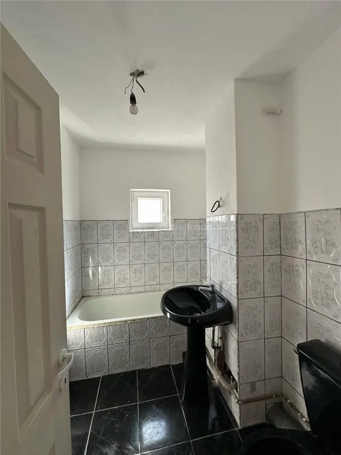Resita, 3-Bedroom Apartment, Comfort Grade 1, Separated Layout, Central - foto 7