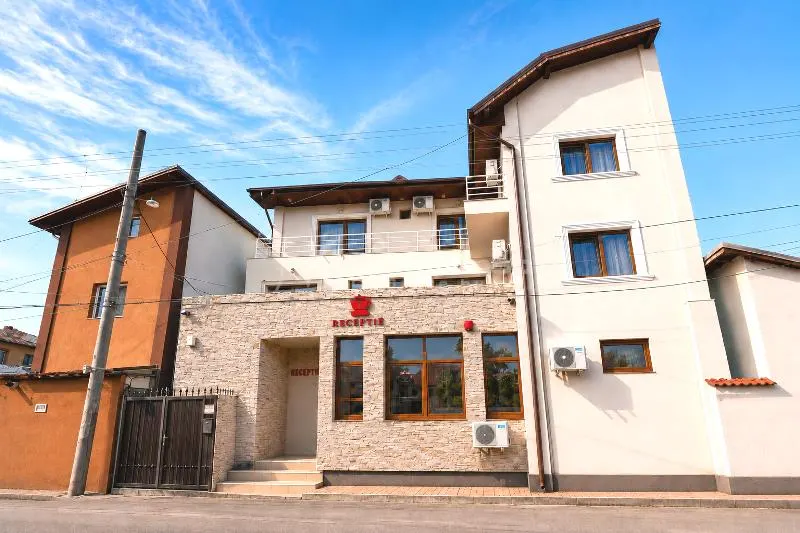 Hotel for sale in Bucuresti, Antiaeriana area - foto 1