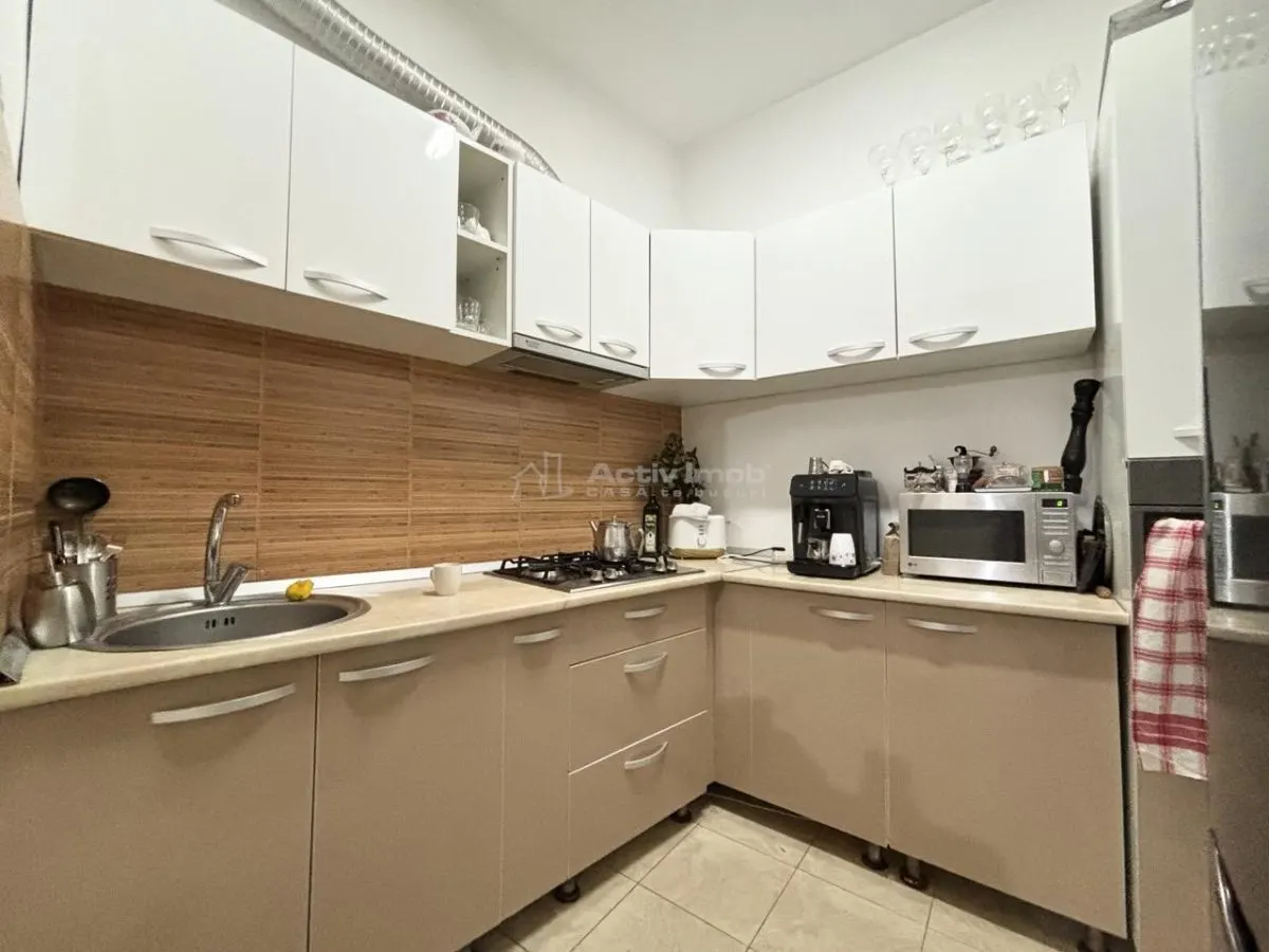 Casa zona centrala - singur in curte - 243 mp - foto 4