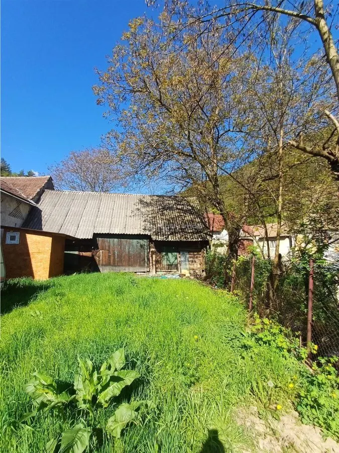 Teren intravilan cu iesire la rau cu utilitati si sura intabulata - foto 6