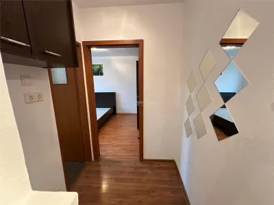 ريسيتا، شقة بغرفتي نوم للبيع أو المبادلة، مجددة، تصميم منفصل، لونكا - foto 15