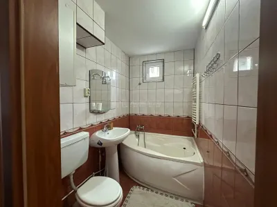 Resita, Appartement 3 Chambres, Disposition Semi-Ouverte, Centre-Ville - foto 14
