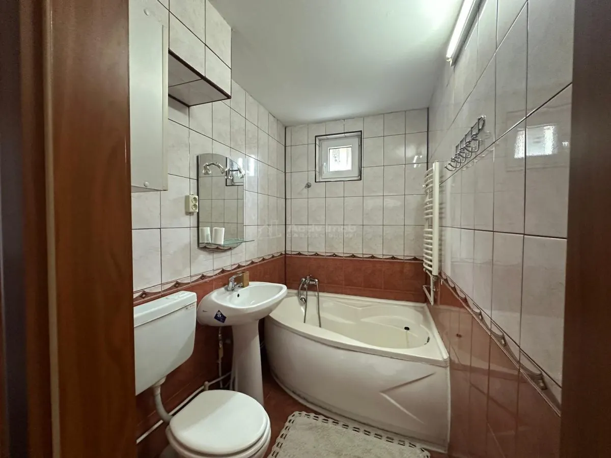Resita, Appartement 3 Chambres, Disposition Semi-Ouverte, Centre-Ville - foto 14