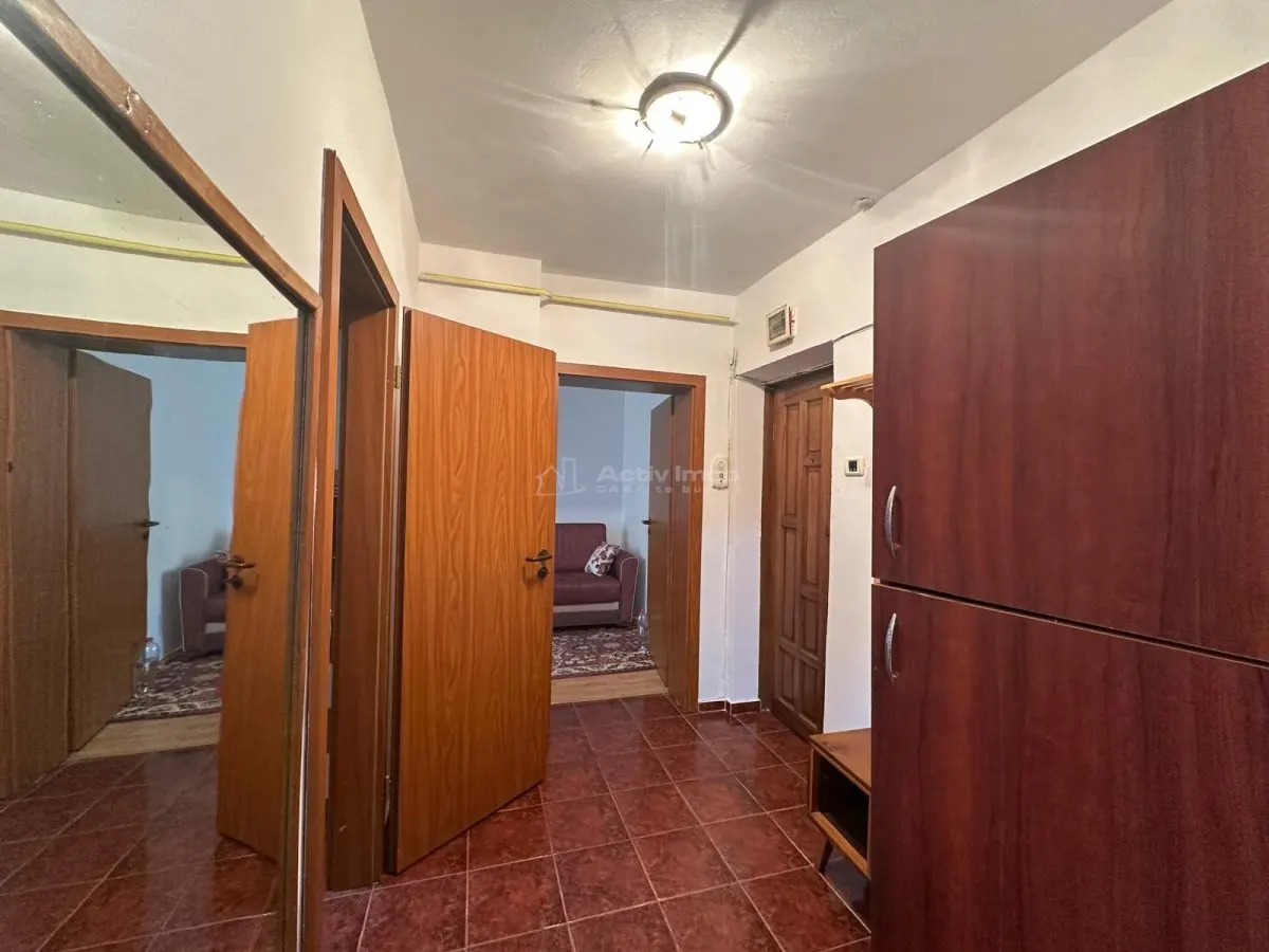Resita, Appartement 3 Chambres, Disposition Semi-Ouverte, Centre-Ville - foto 16