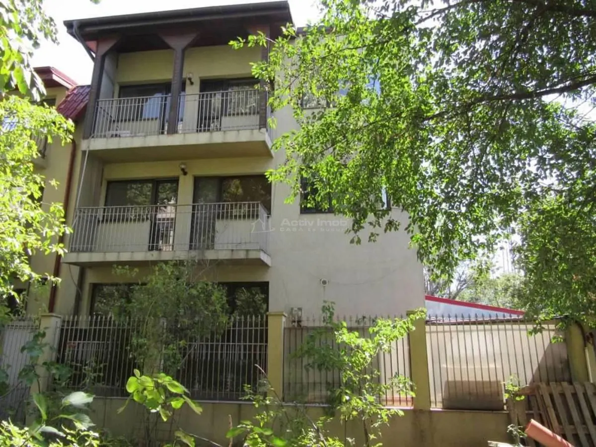 Casa de 5 Dormitorios, Sótano+Planta Baja+1ª Planta+Buhardilla – 117sqm Parcela - foto 1