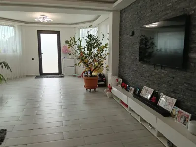 Casa de vanzare cu 6 Dormitoare-Teren 1.100 mp- Popesti-Giurgiu-Pozitie stradala-Partial mobilata - foto 15