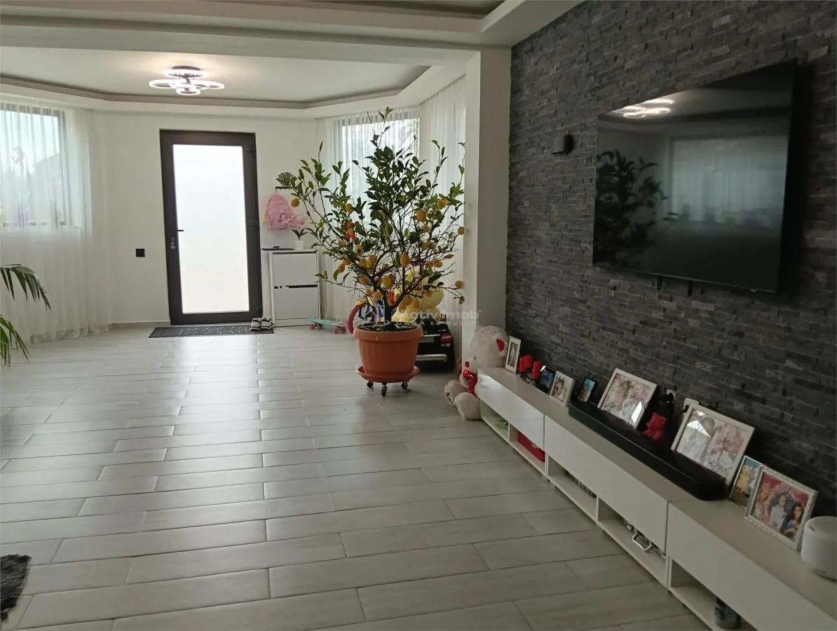 Casa de vanzare cu 6 Dormitoare-Teren 1.100 mp- Popesti-Giurgiu-Pozitie stradala-Partial mobilata - foto 15