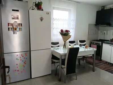 Casa de vanzare cu 6 Dormitoare-Teren 1.100 mp- Popesti-Giurgiu-Pozitie stradala-Partial mobilata - foto 7