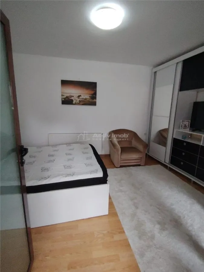 Casa 3 camere de vanzare zona Liceul Carabella - foto 1