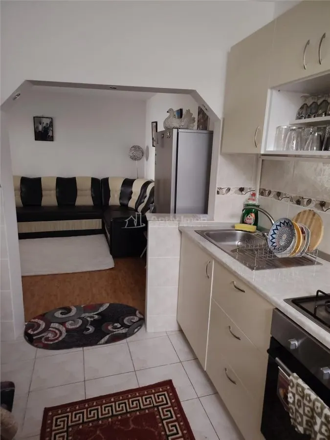 Casa 3 camere de vanzare zona Liceul Carabella - foto 3