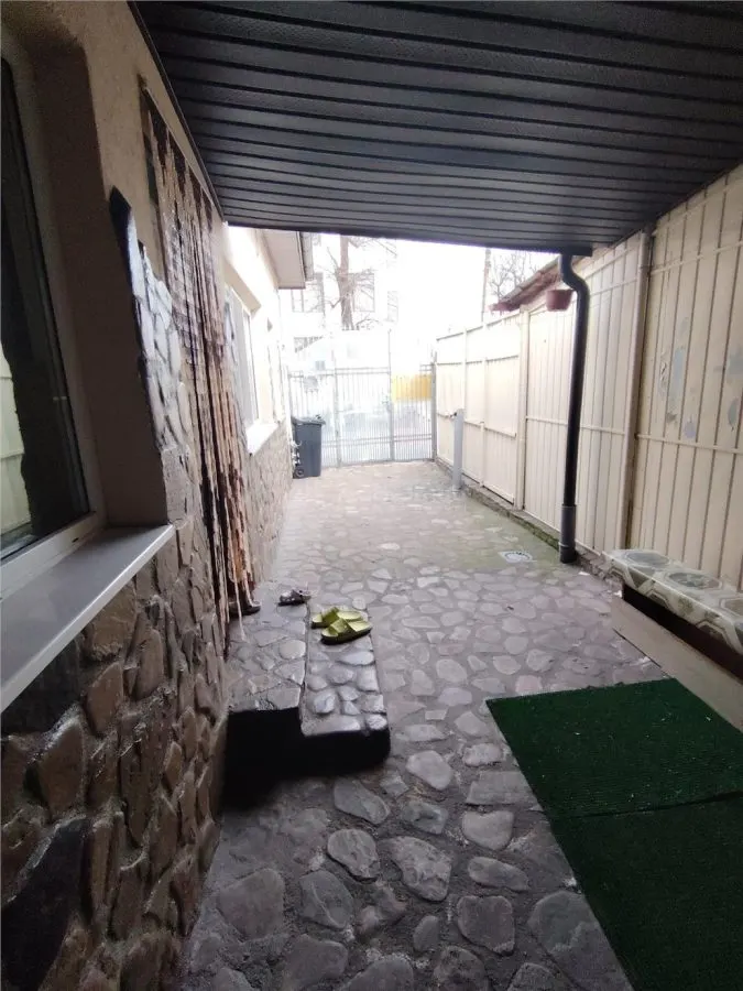 Casa 3 camere de vanzare zona Liceul Carabella - foto 5