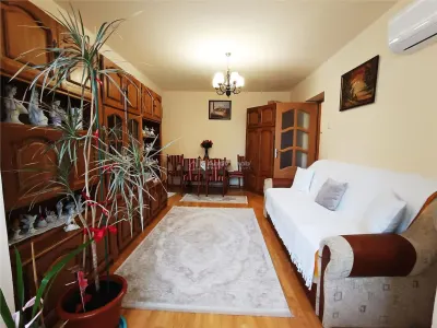 Apartament 2 camere in zona centrala Moldova Noua - foto 2
