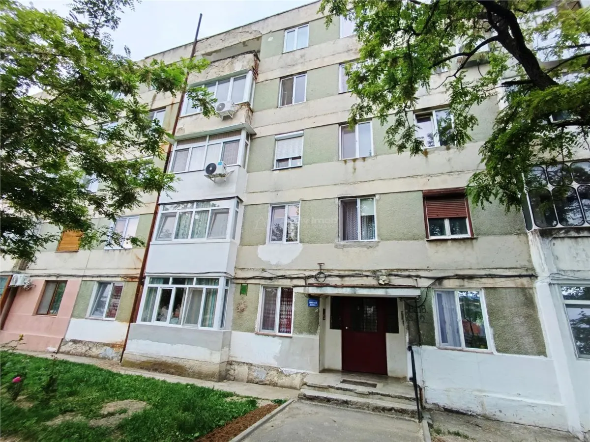 Apartament 2 camere in zona centrala Moldova Noua - foto 11