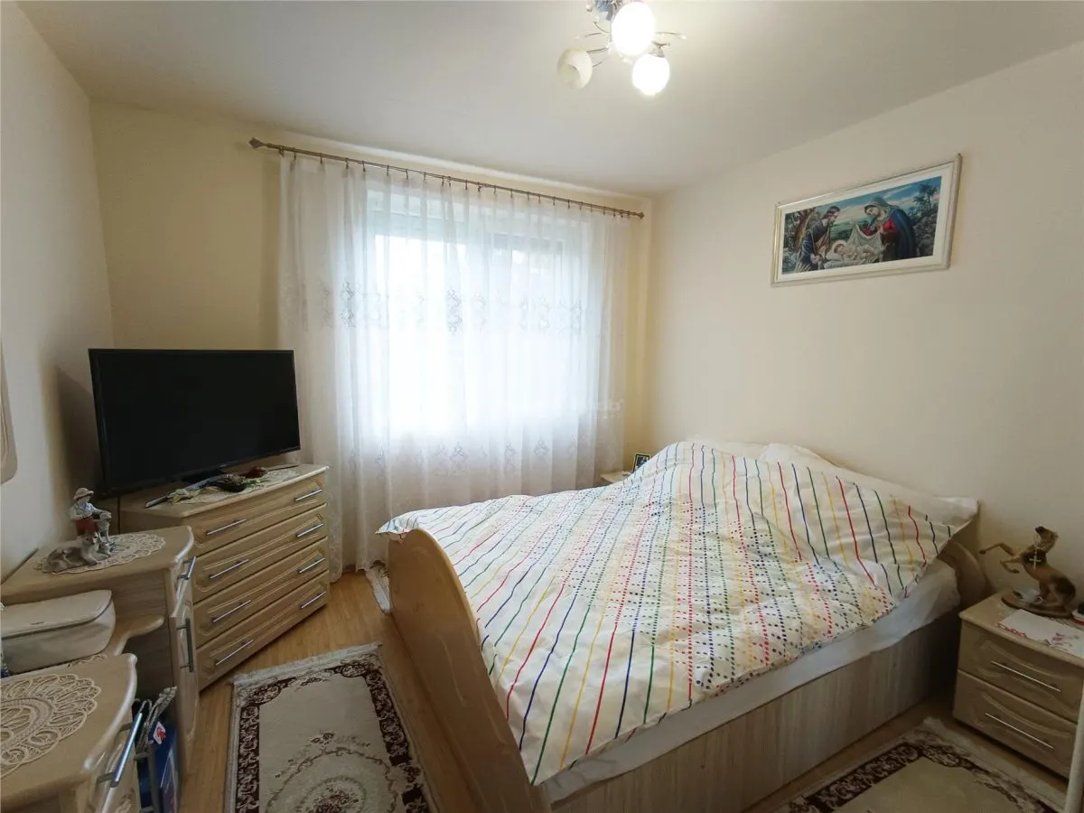 Apartament 2 camere in zona centrala Moldova Noua - foto 7
