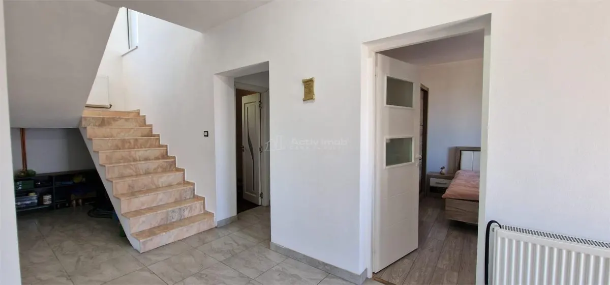House / villa for sale 210 sqm in Resita, Calea Caransebesului area - foto 17