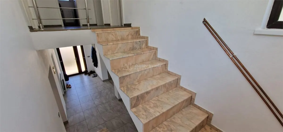 House / villa for sale 210 sqm in Resita, Calea Caransebesului area - foto 18