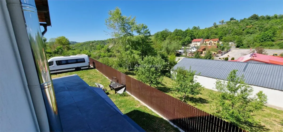 House / villa for sale 210 sqm in Resita, Calea Caransebesului area - foto 24