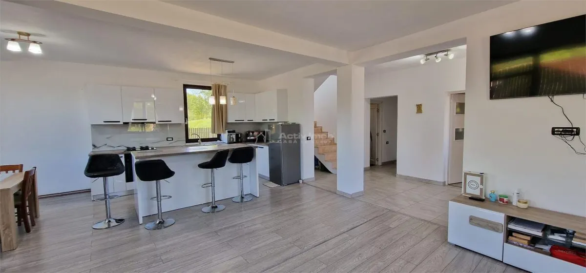 House / villa for sale 210 sqm in Resita, Calea Caransebesului area - foto 6