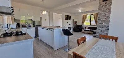 House / villa for sale 210 sqm in Resita, Calea Caransebesului area - foto 7