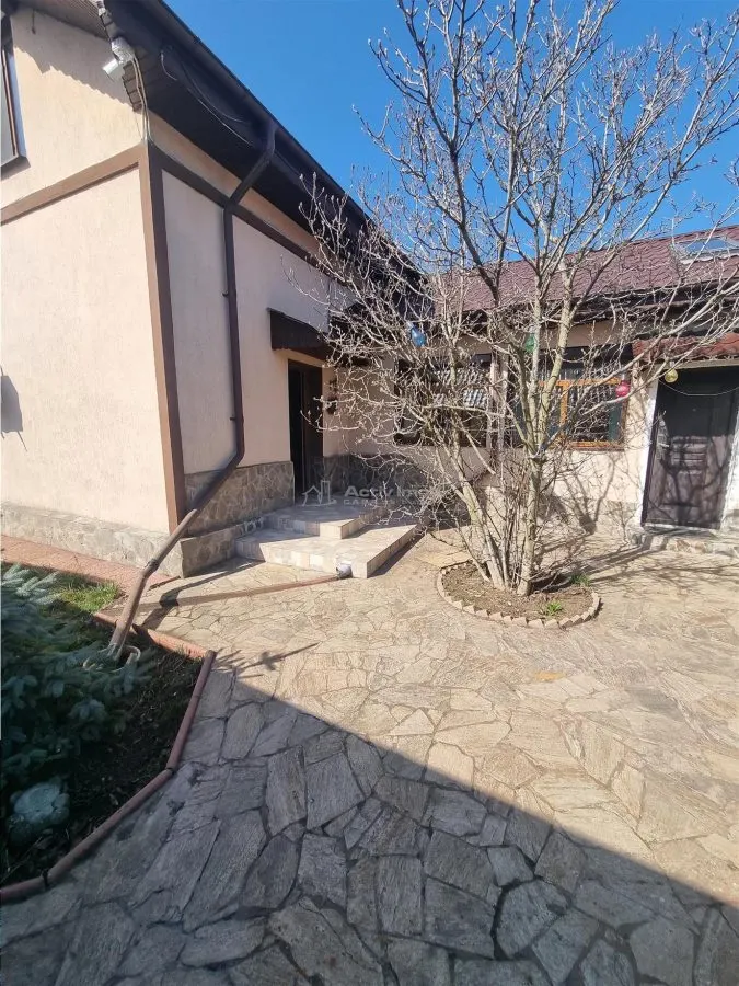 Casa-vila si teren in Nanov - foto 1