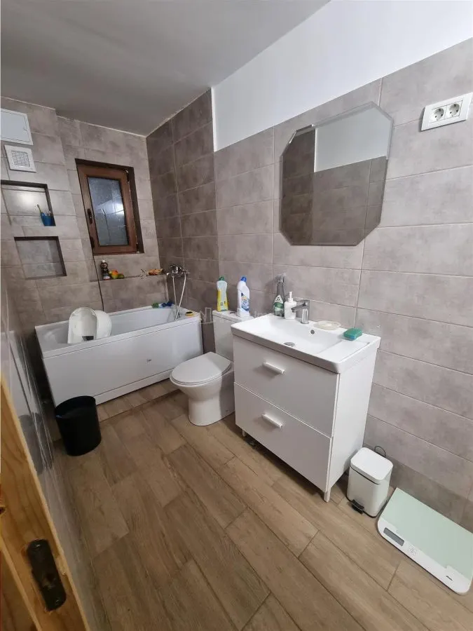 Casa-vila si teren in Nanov - foto 11