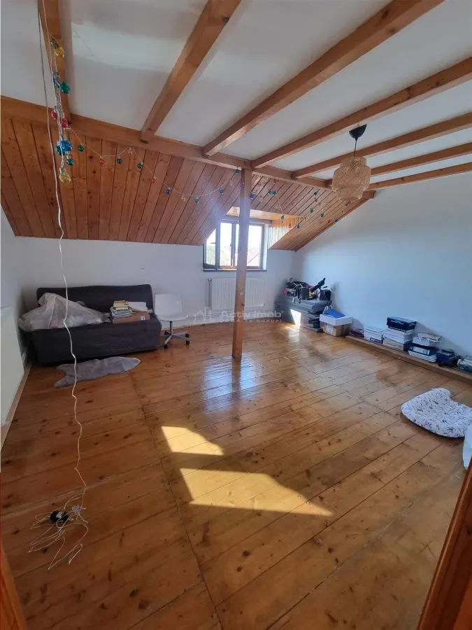 Casa-vila si teren in Nanov - foto 17