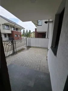Villa Moderne Mitoyenne – Otopeni – 5 Chambres – 3 Salles de Bain – 160 m² - foto 14