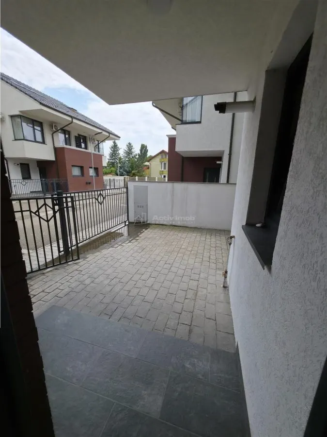 Villa Moderne Mitoyenne – Otopeni – 5 Chambres – 3 Salles de Bain – 160 m² - foto 14