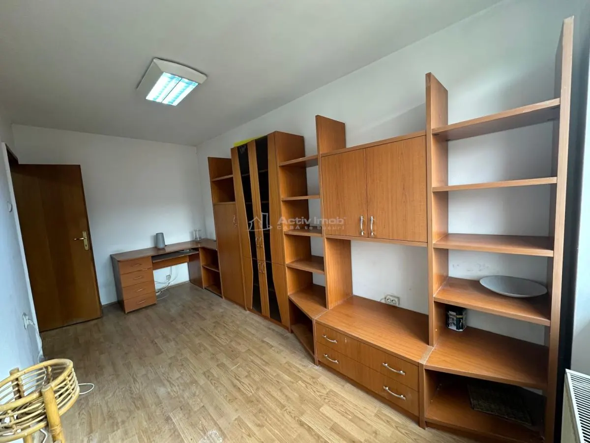 Resita, 3-Bedroom Apartment, Semi-Open Plan, Central Location - foto 13