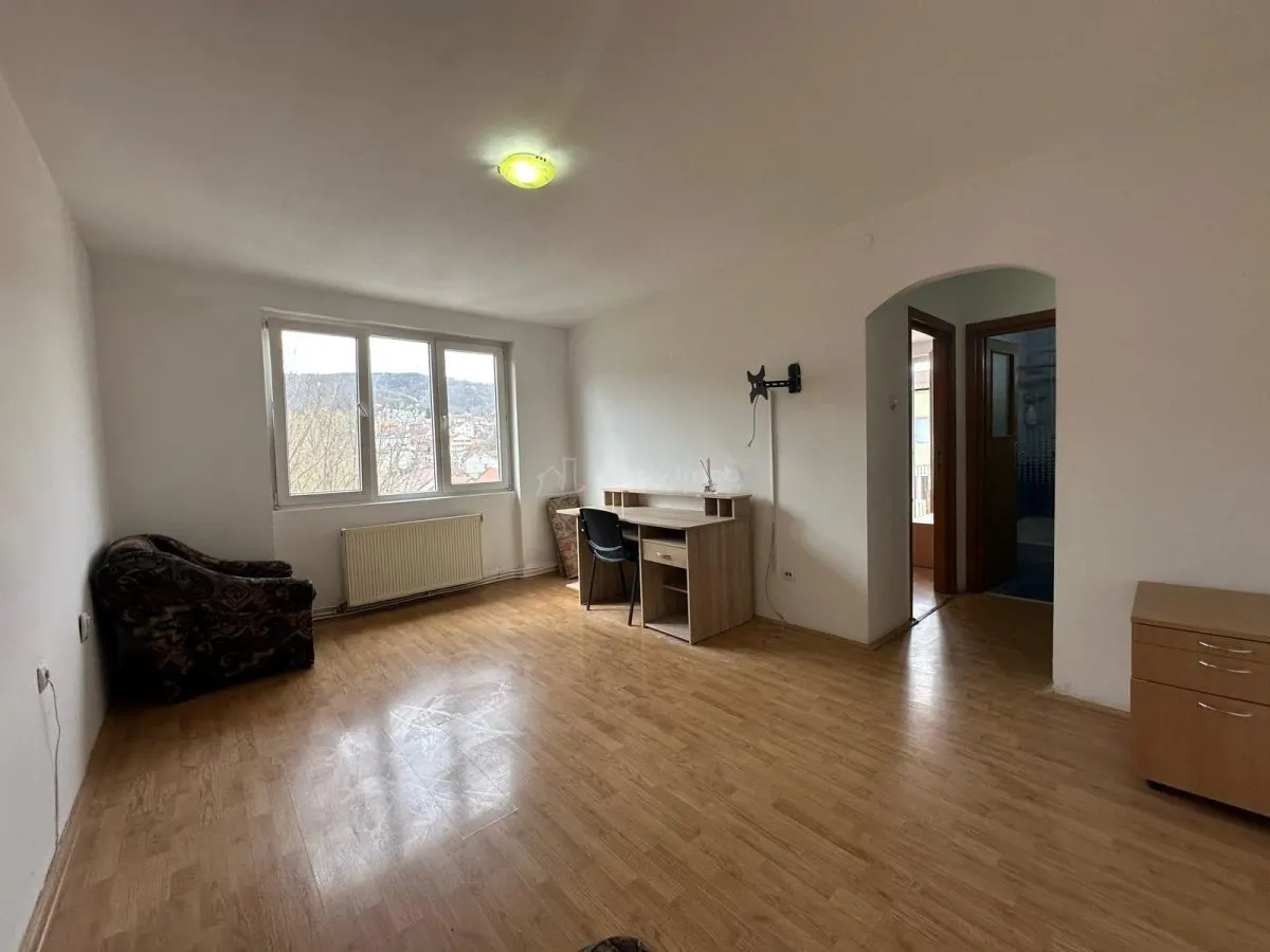 Resita, 3-Bedroom Apartment, Semi-Open Plan, Central Location - foto 16