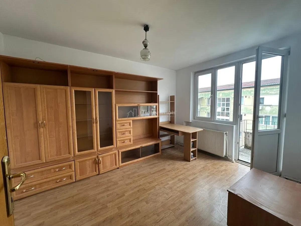 Resita, 3-Bedroom Apartment, Semi-Open Plan, Central Location - foto 3