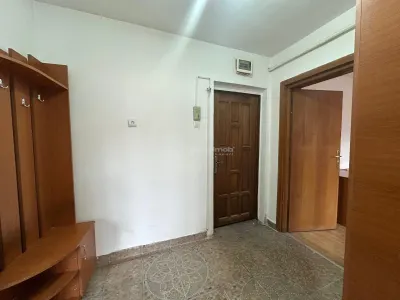 Resita, 3-Bedroom Apartment, Semi-Open Plan, Central Location - foto 21