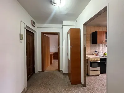 Resita, 3-Bedroom Apartment, Semi-Open Plan, Central Location - foto 24