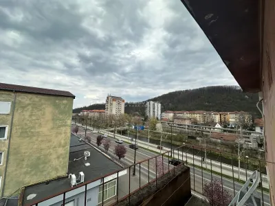 Resita, 3-Bedroom Apartment, Semi-Open Plan, Central Location - foto 4