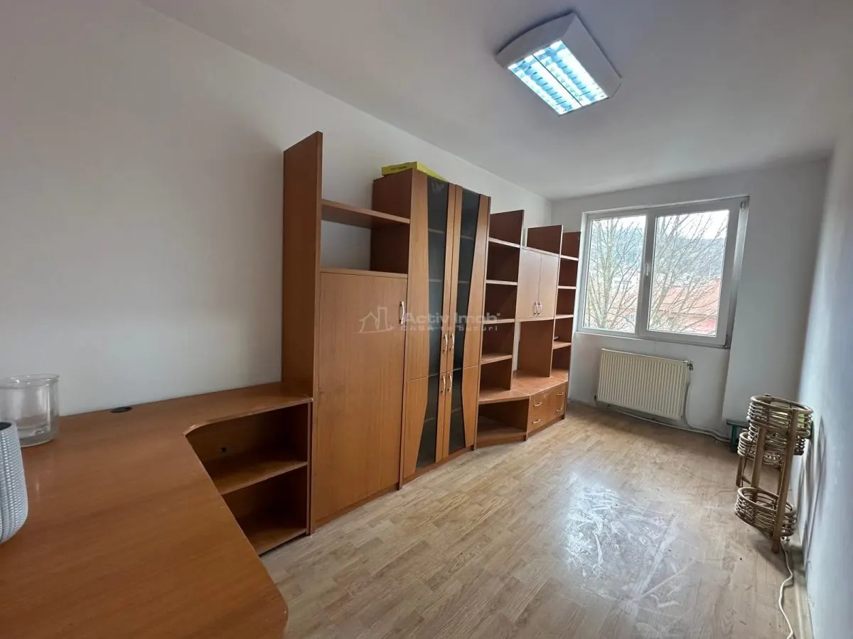 Resita, 3-Bedroom Apartment, Semi-Open Plan, Central Location - foto 5