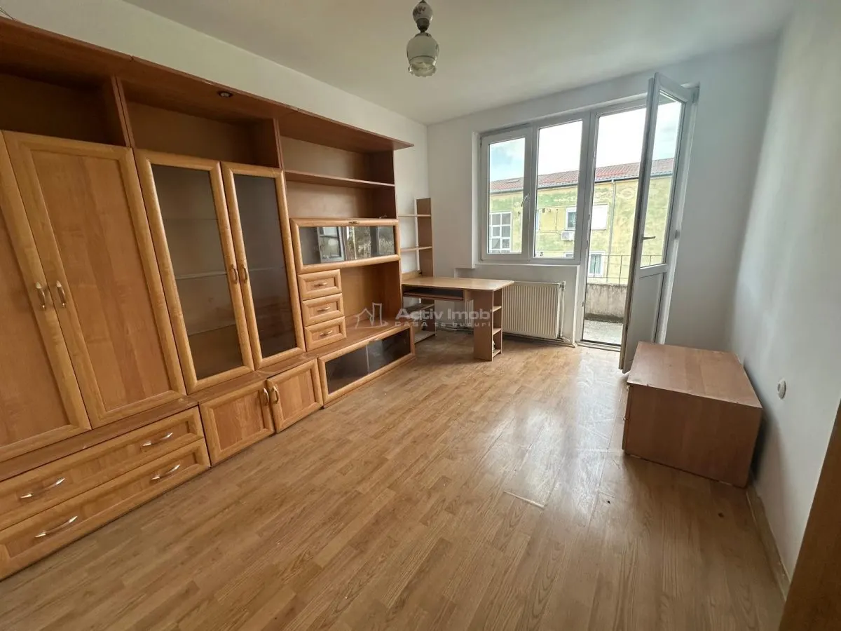Resita, 3-Bedroom Apartment, Semi-Open Plan, Central Location - foto 6