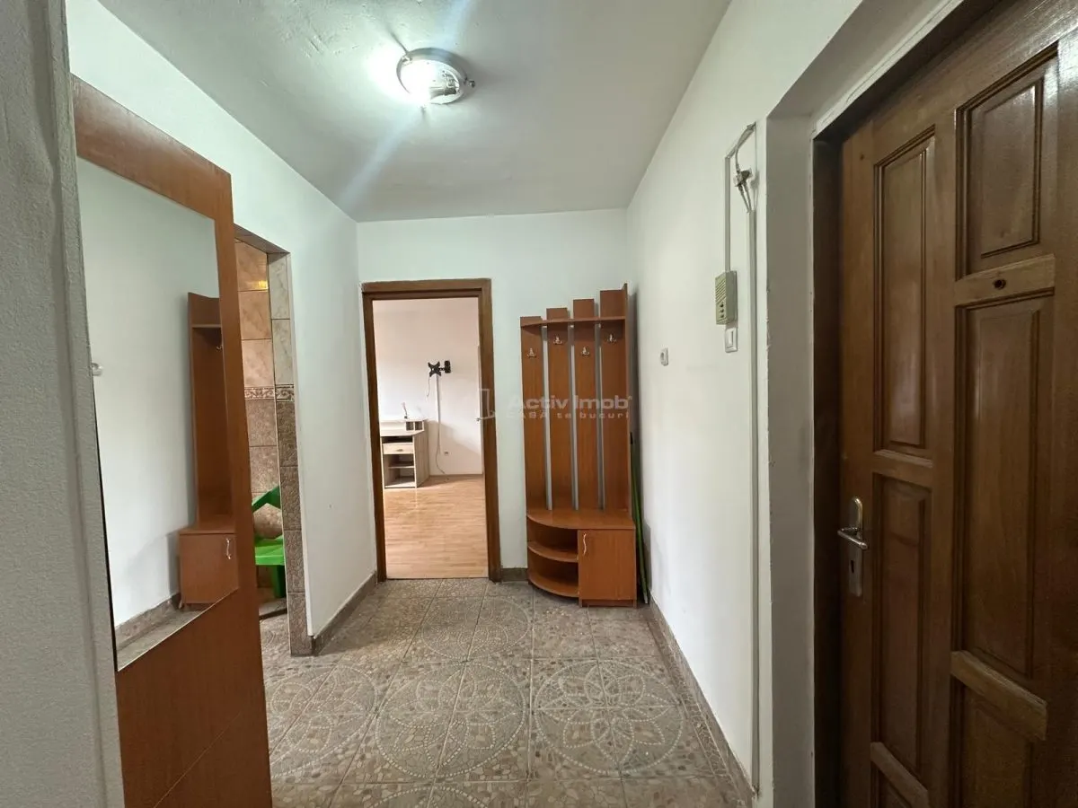 Resita, 3-Bedroom Apartment, Semi-Open Plan, Central Location - foto 7