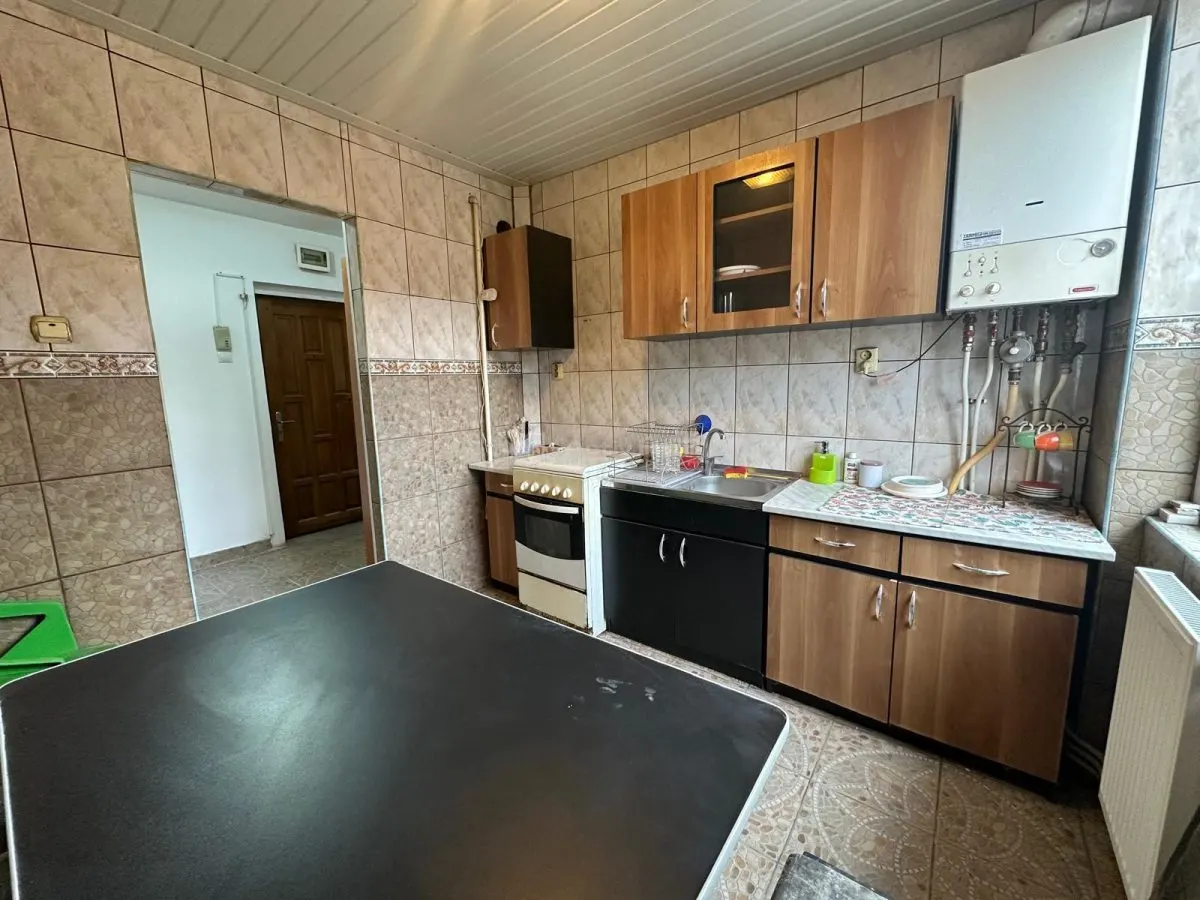 Resita, 3-Bedroom Apartment, Semi-Open Plan, Central Location - foto 8