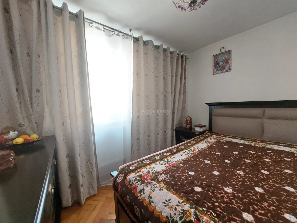 EXCLUSIVITATE, 4 camere, 60 mp, etaj 3, str.REPUBLICII zona CFR - foto 2