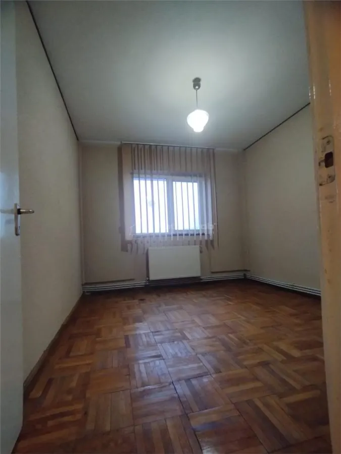 Apartament cu 4 camere, situat in zona de nord a orasului - foto 5