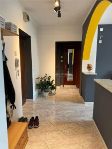 Sale: 2-Bedroom Office Apartment, 1st Floor, Bd. Burebista – Alba Iulia Square - Bucuresti